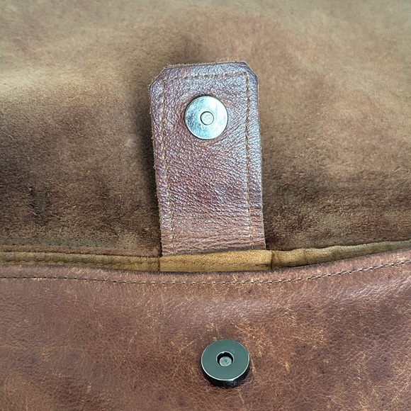 Distressed brown leather Messenger Bag! - Picture 8 of 9